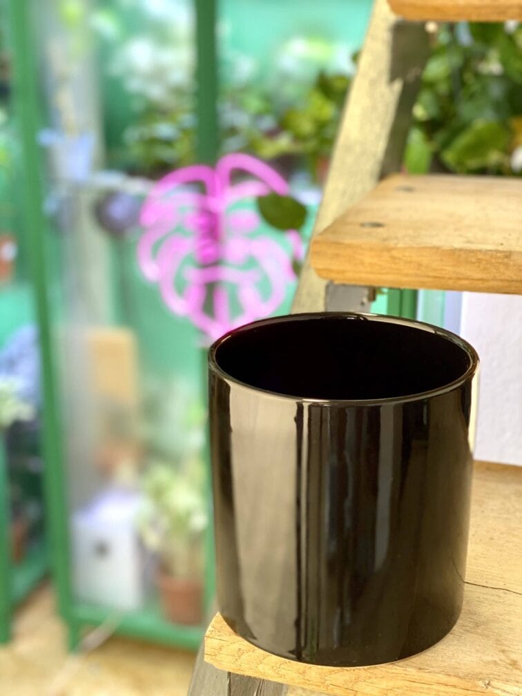 Zdjęcie doniczki lub oslonki: Osłonka Paint It Black 14x16 cm, ujęcie 3