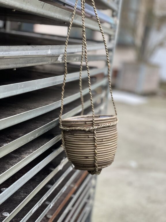 Zdjęcie doniczki lub oslonki: Osłonka Bamboo Basket Hanging 13x13 cm, ujęcie 1
