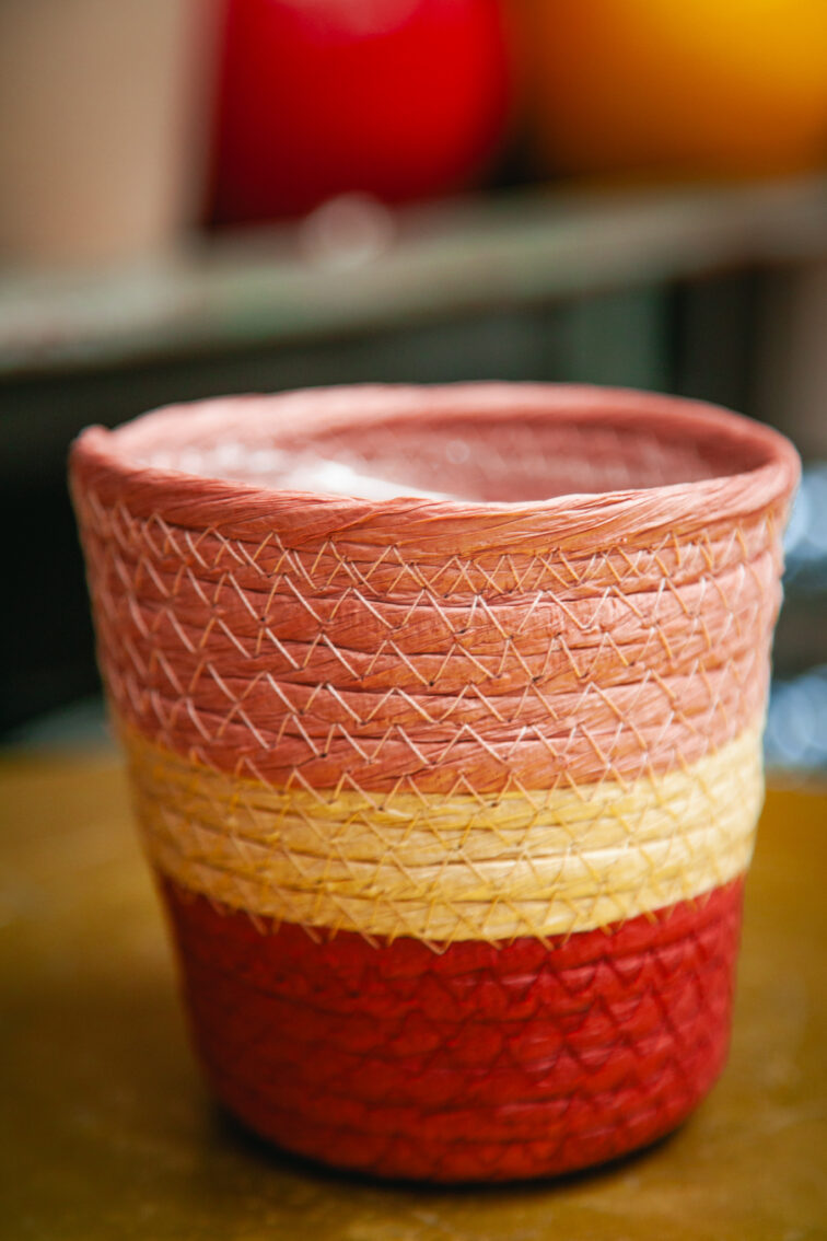 Zdjęcie doniczki lub oslonki: Osłonka Koszyk Róż 10 × 12 cm, ujęcie 1