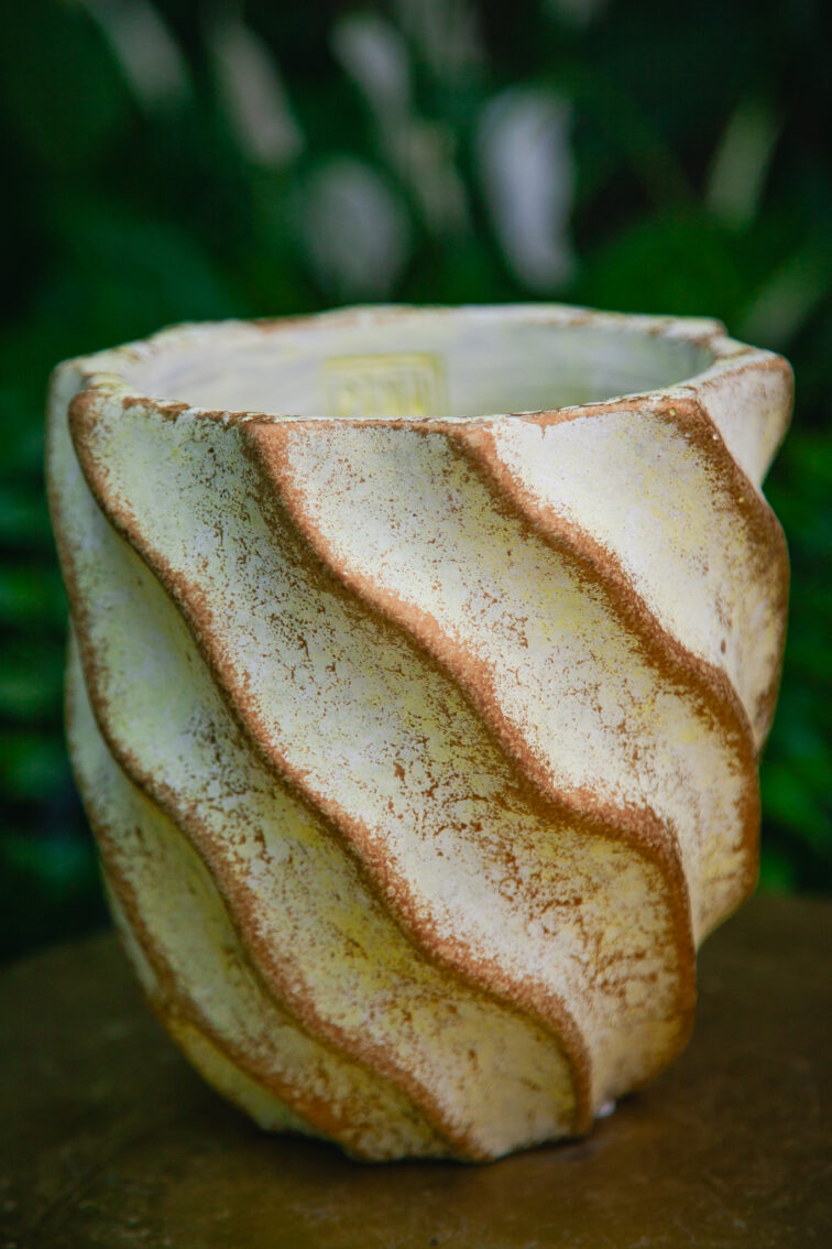 Zdjęcie doniczki lub oslonki: Osłonka Swirl 14 × 18 cm, ujęcie 1