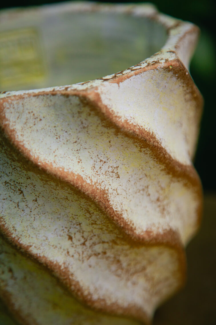 Zdjęcie doniczki lub oslonki: Osłonka Swirl 14 × 18 cm, ujęcie 2