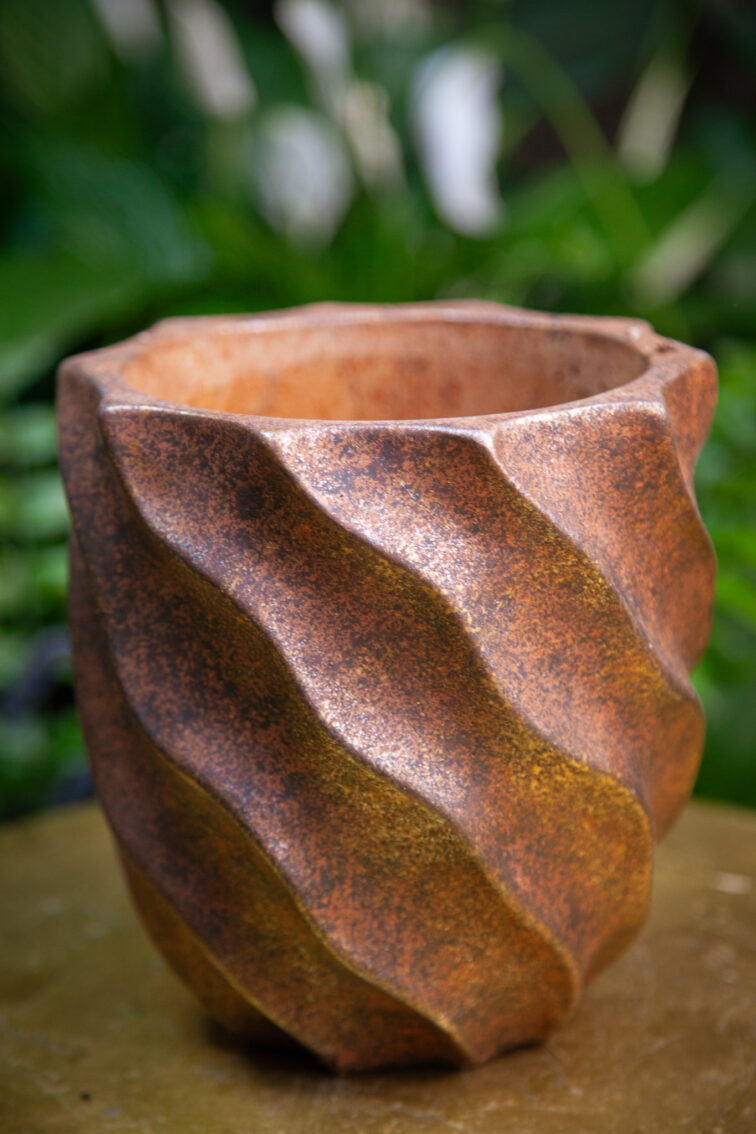 Zdjęcie doniczki lub oslonki: Osłonka Swirl brown, ujęcie 1